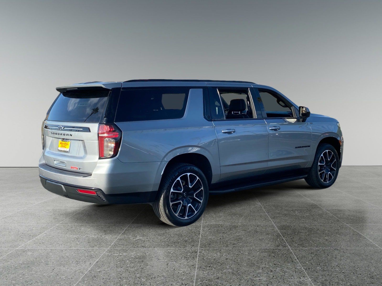 Used 2024 Chevrolet Suburban RST RWD image 5