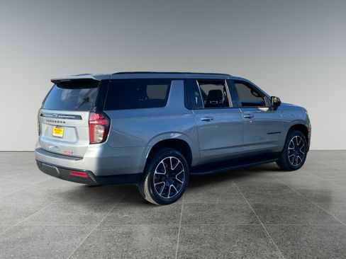 Used 2024 Chevrolet Suburban RST RWD image 5