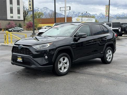 Used 2021 Toyota RAV4 XLE w/ Convenience Package AWD/4WD image 3
