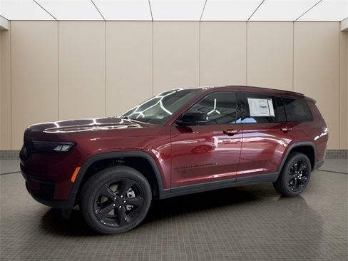 New 2025 Jeep Grand Cherokee L Altitude image 2
