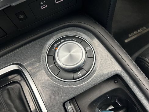 Used 2024 Nissan Armada SL w/ Midnight Edition Package image 19