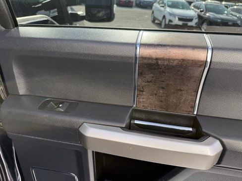 Used 2022 Ford F250 Lariat w/ Chrome Package image 28