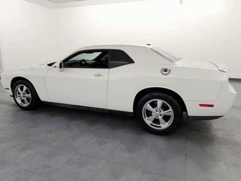 Used 2010 Dodge Challenger SE image 6