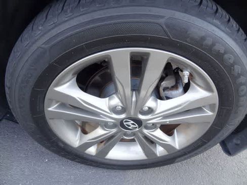 Used 2018 Hyundai Elantra SEL FWD image 26