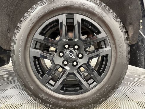 Used 2025 Chevrolet Silverado 1500 RST image 34