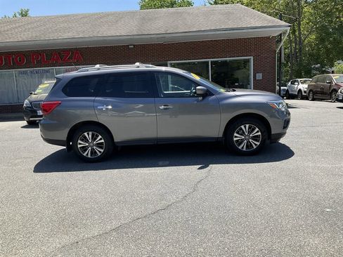 Used 2017 Nissan Pathfinder S AWD/4WD image 4