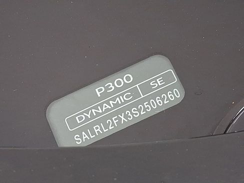 Used 2025 Land Rover Discovery Dynamic SE image 18