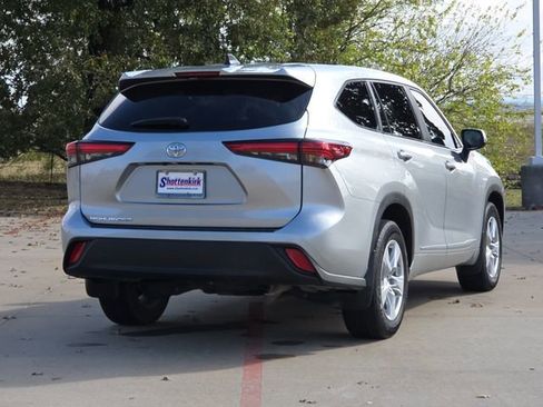 Used 2023 Toyota Highlander L image 8