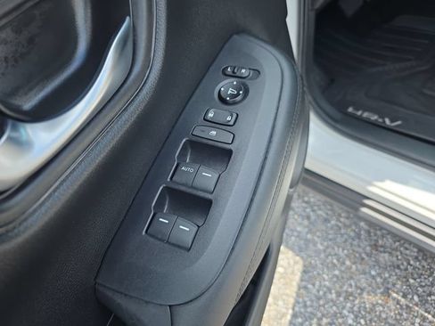 Used 2024 Honda HR-V LX image 18