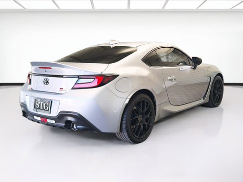 Used 2022 Toyota GR86 Premium image 4