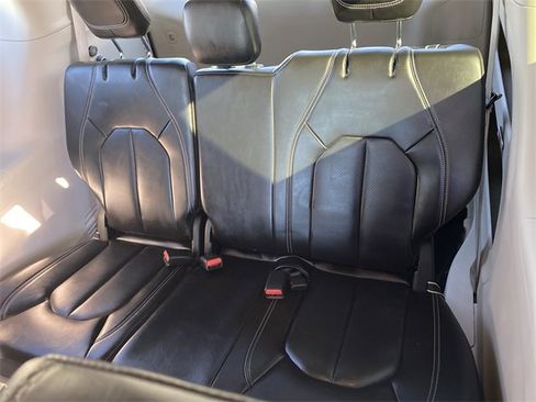 Used 2023 Chrysler Pacifica Touring-L image 27