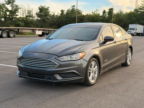 Used 2018 Ford Fusion SE FWD image 1