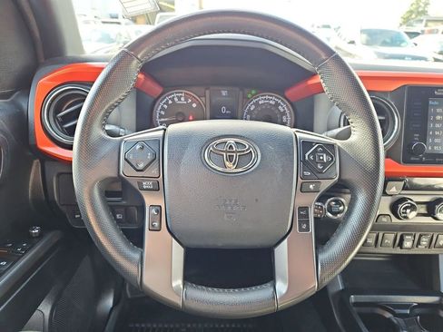 Used 2018 Toyota Tacoma TRD Sport w/ Technology Package image 20