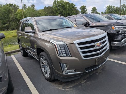 Used 2016 Cadillac Escalade Premium AWD/4WD image 3