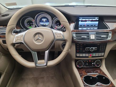 Used 2014 Mercedes-Benz CLS 550 w/ Premium 1 Package image 22