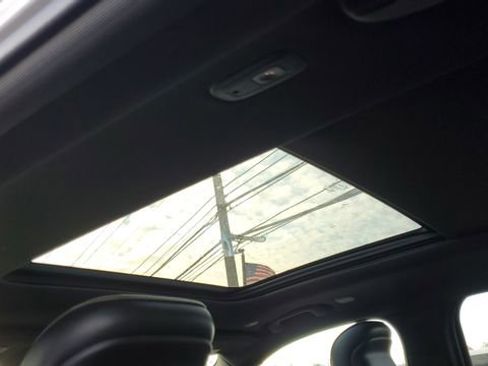 Used 2022 Jeep Grand Cherokee Overland w/ Advanced Protech Group III image 10