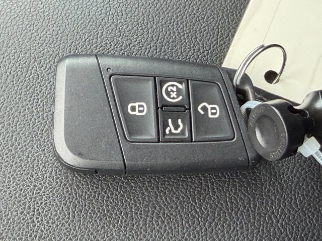 Used 2024 Volkswagen Tiguan SE R-Line FWD image 33