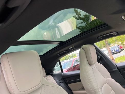 Used 2025 Porsche Macan Electric w/ Premium Package RWD image 35