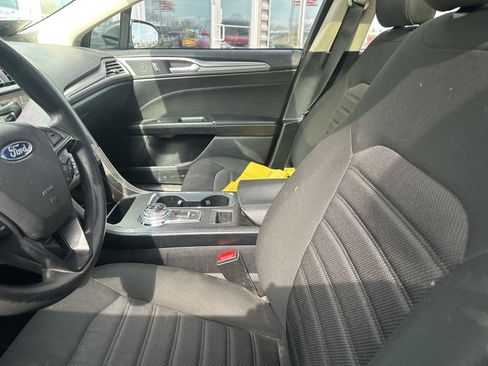 Used 2019 Ford Fusion SE image 6