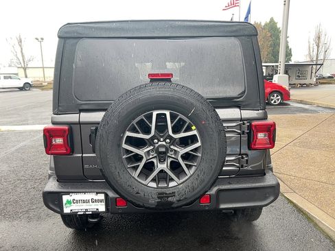 New 2026 Jeep Wrangler Unlimited Sahara AWD/4WD image 9