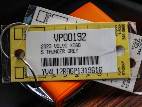 Used 2023 Volvo XC60 B5 Ultimate w/ Climate Package image 37