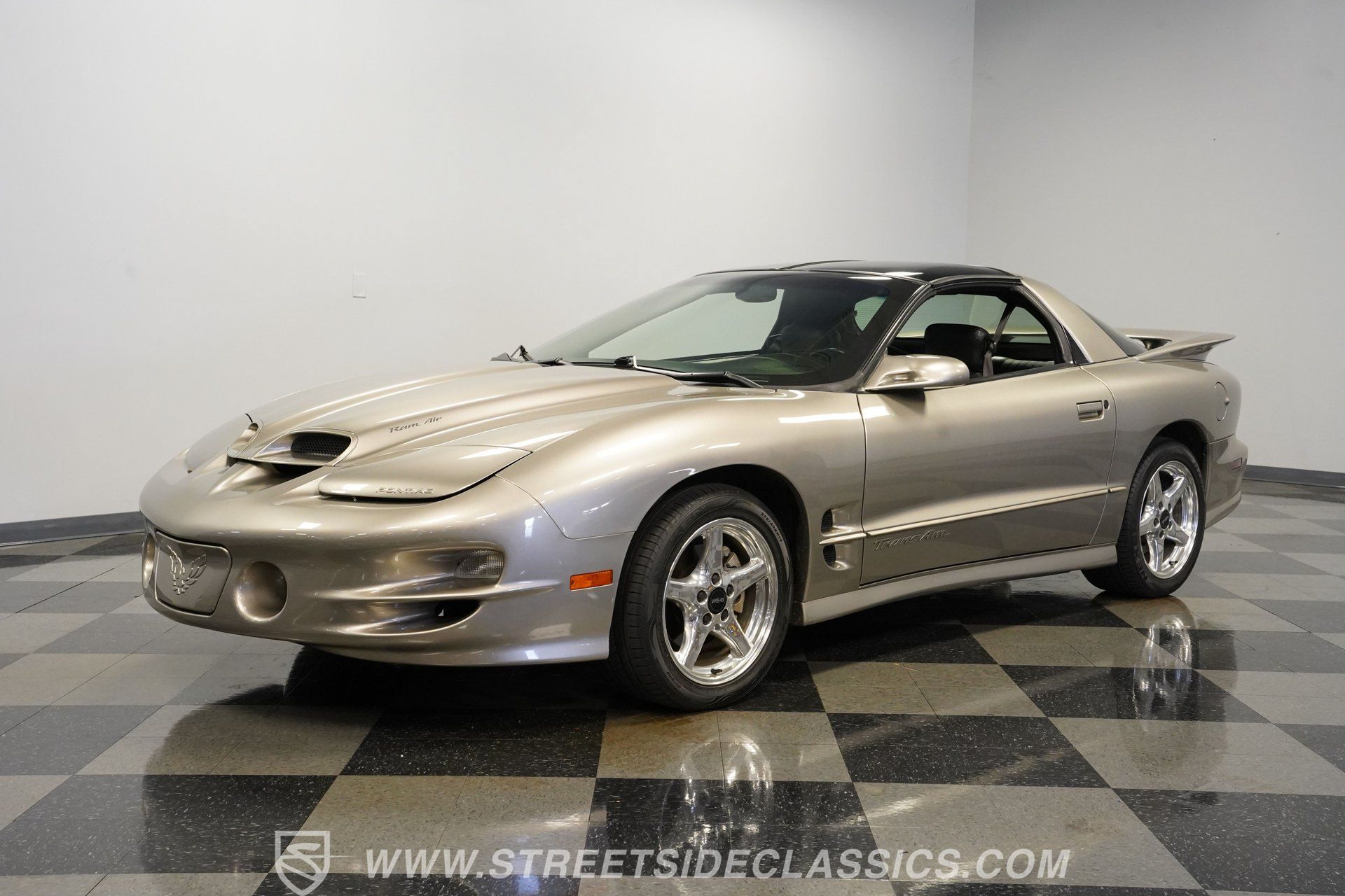 Used 2001 Pontiac Firebird Trans Am RWD image 6