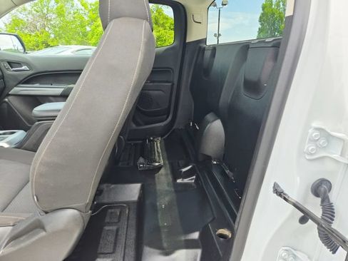 Used 2022 Chevrolet Colorado LT w/ Fleet Safety Package RWD image 16