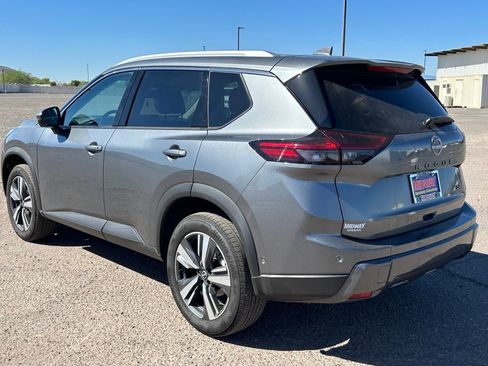 Used 2026 Nissan Rogue SL FWD image 7