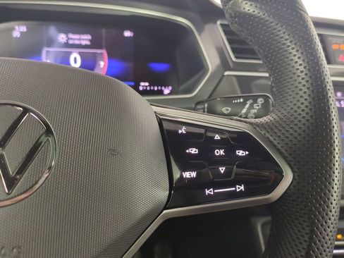 Used 2024 Volkswagen Tiguan SE R-Line image 32