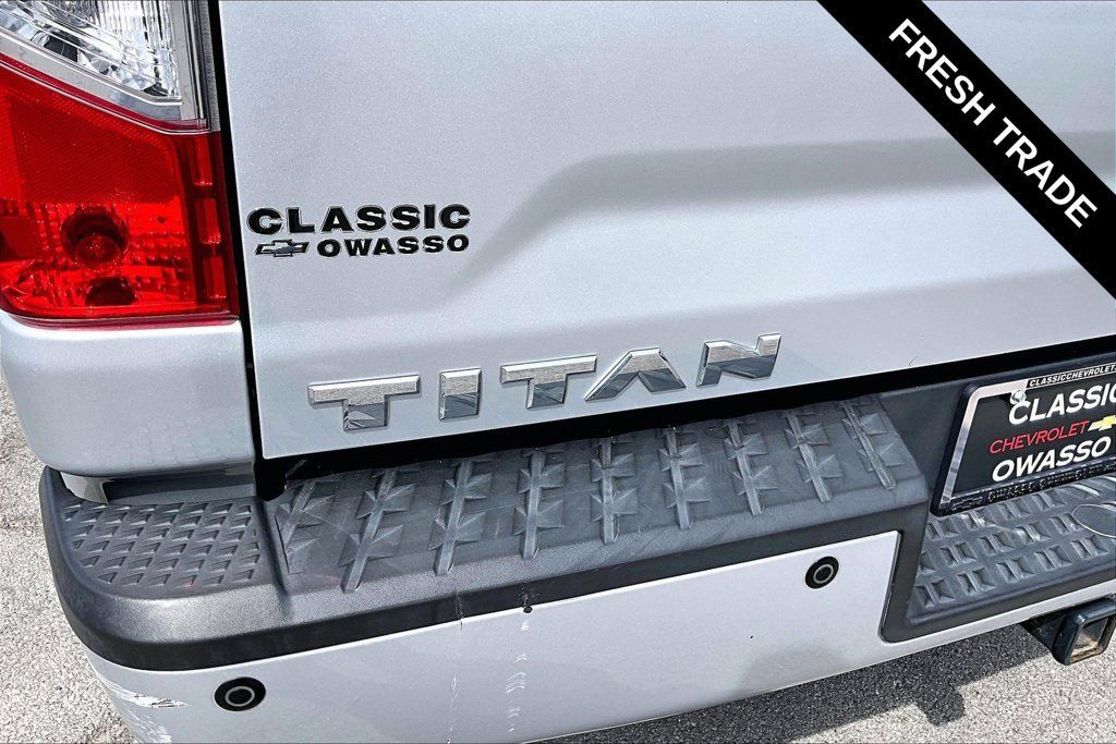Used 2017 Nissan Titan SL w/ SL Towing Convenience Package RWD image 24