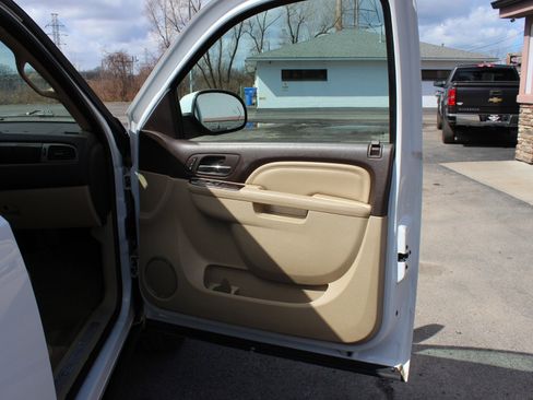 Used 2011 GMC Yukon Denali image 38