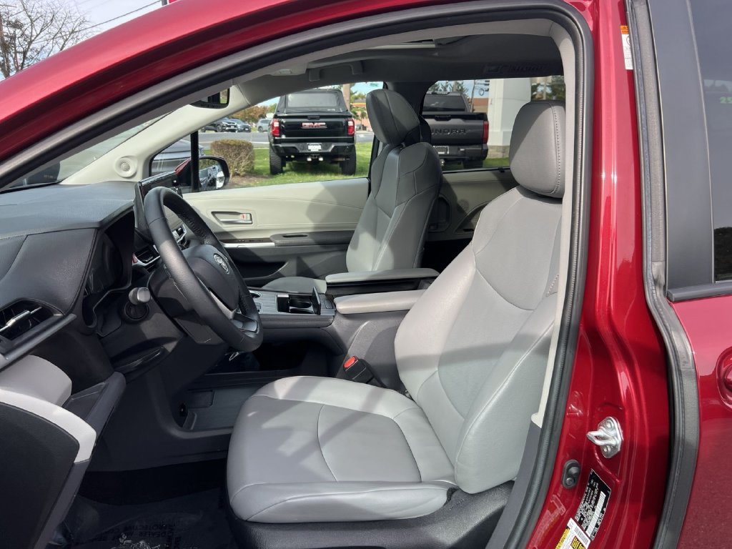 Used 2022 Toyota Sienna XLE w/ XLE Plus Package AWD/4WD image 13