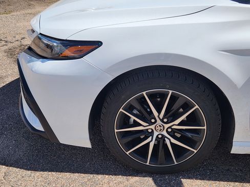 Used 2023 Toyota Camry SE FWD image 6