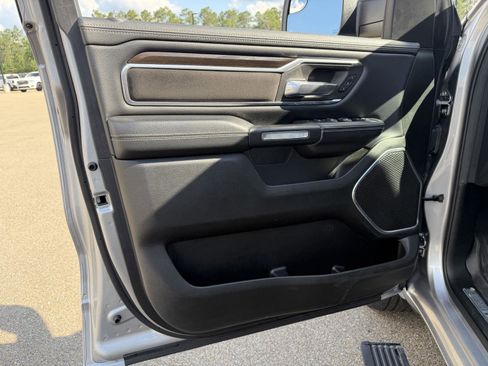 Used 2022 RAM 1500 Laramie AWD/4WD image 15