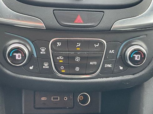 Used 2021 Chevrolet Equinox LT image 22