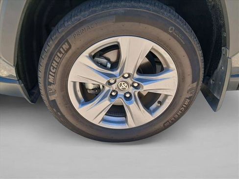 Used 2024 Toyota RAV4 XLE AWD/4WD image 22