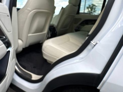 Used 2024 Land Rover Range Rover SE AWD/4WD image 9