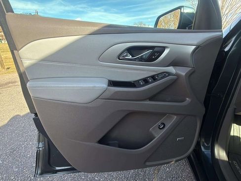Used 2018 Chevrolet Traverse LT image 19