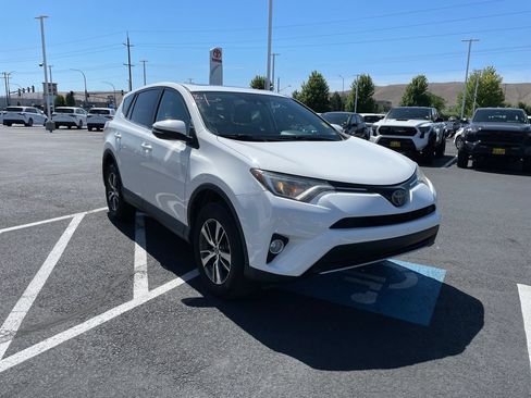 Used 2018 Toyota RAV4 XLE FWD image 1
