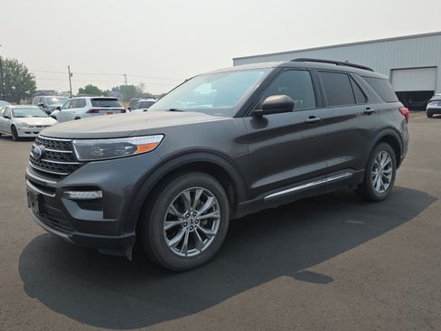 Used 2020 Ford Explorer XLT w/ Equipment Group 202A AWD/4WD image 3