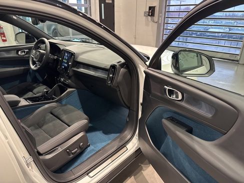 Used 2024 Volvo XC40 Recharge Plus w/ Protection Package Premier image 37