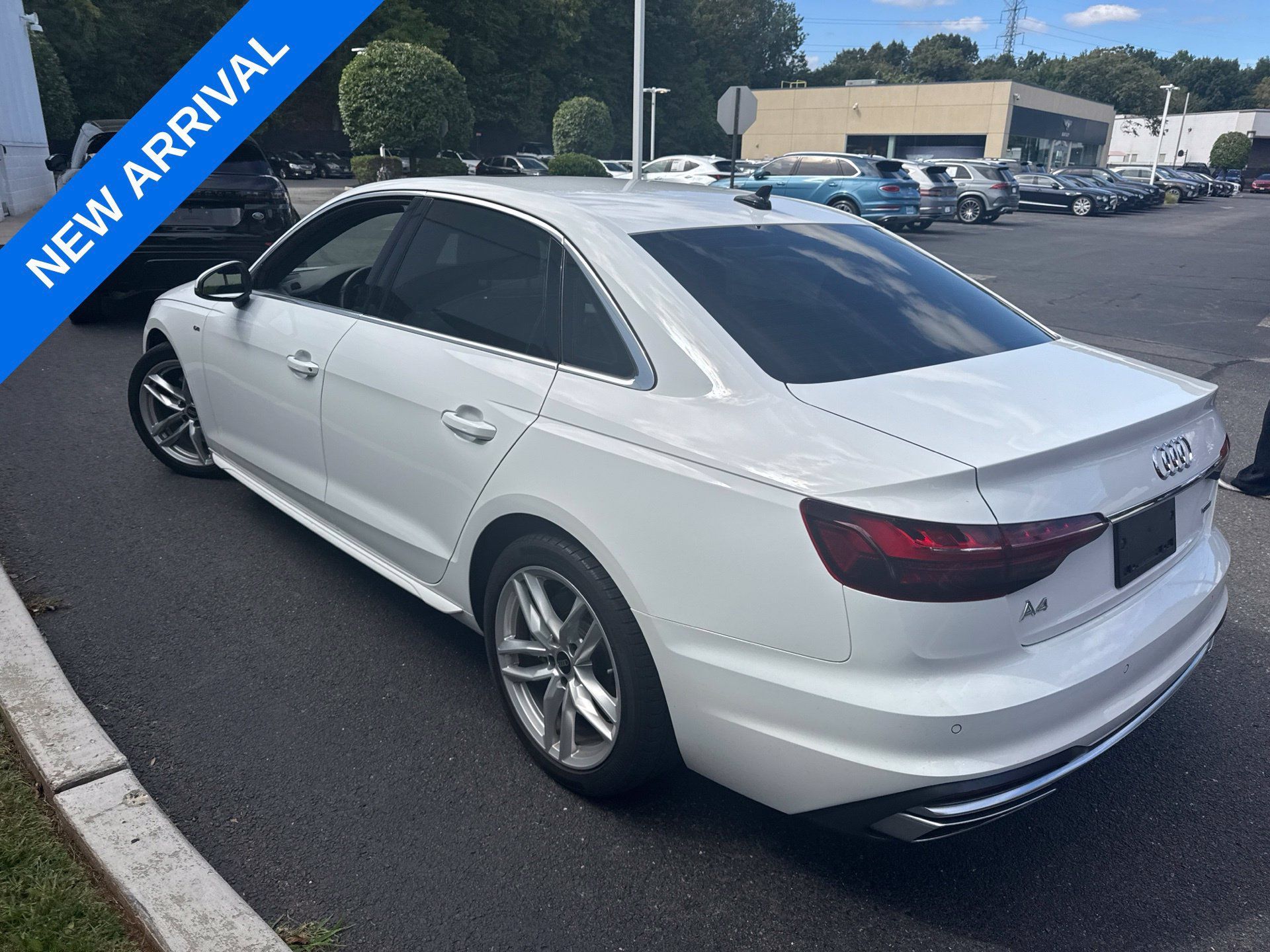 Used 2022 Audi A4 2.0T Premium Plus AWD/4WD image 4