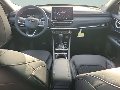 Used 2026 Jeep Compass Latitude image 24