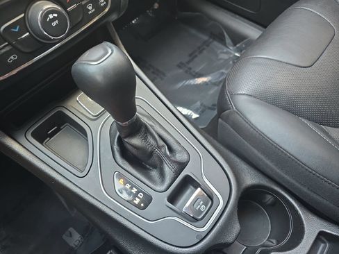 Used 2021 Jeep Cherokee Latitude Lux FWD image 23