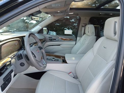 Used 2024 Cadillac Escalade Sport Platinum w/ LPO, ONYX Package image 10