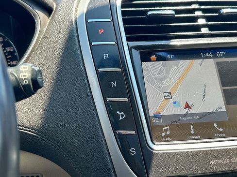 Used 2016 Lincoln MKX Reserve w/ Technology Package FWD image 22