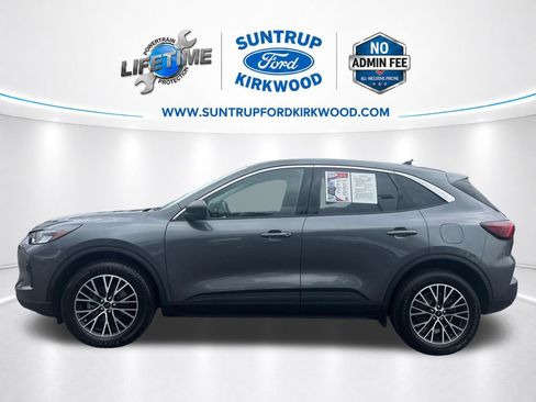 Used 2023 Ford Escape Active w/ Tech Pack #1 AWD/4WD image 2