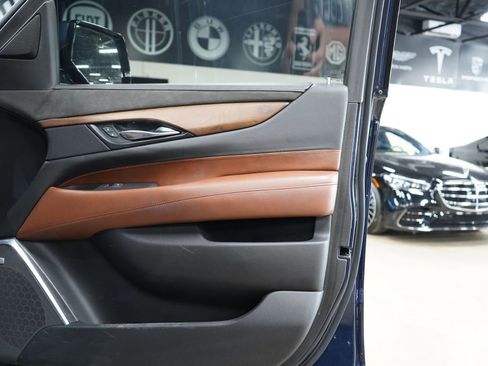 Used 2020 Cadillac Escalade Premium Luxury RWD image 24