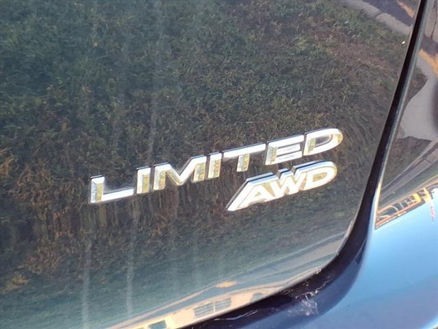 Used 2024 Chrysler Pacifica Limited w/ Uconnect Theater Family Group AWD/4WD image 9