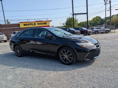 Used 2015 Toyota Camry XSE FWD image 3